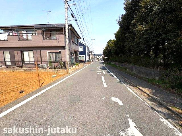 泉町３丁目　売地の前面道路含む現地写真|北東側６ｍ公道面　間口約８ｍ