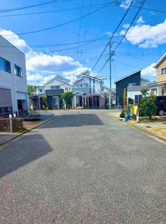 【前面道路含む現地写真】 | 太平寺　中古一戸建 | 前面道路約６ｍ！広々運転の苦手な方も安心ですね！