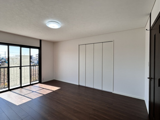 【洋室】 | 海老名市中新田4丁目 中古戸建て | 2面採光・南面に窓：洋室10帖（2階）