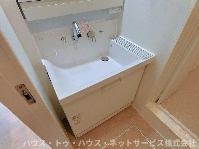 Ｙ・ノヴェル　Ｂ棟の独立洗面台