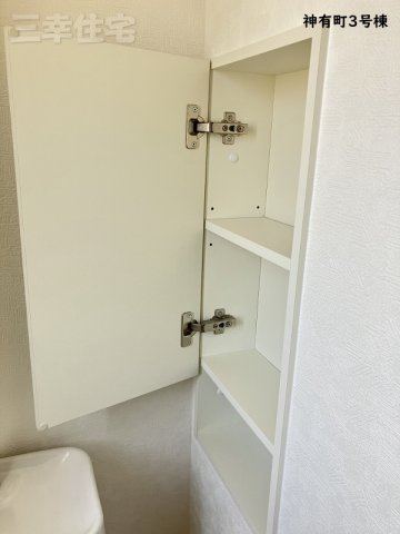 碧南市神有町の収納|トイレにも便利な収納棚あります