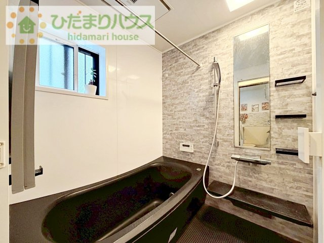 【浴室】 | つくばみらい市陽光台2丁目　中古戸建 | 小窓のある明るい1坪バス♪