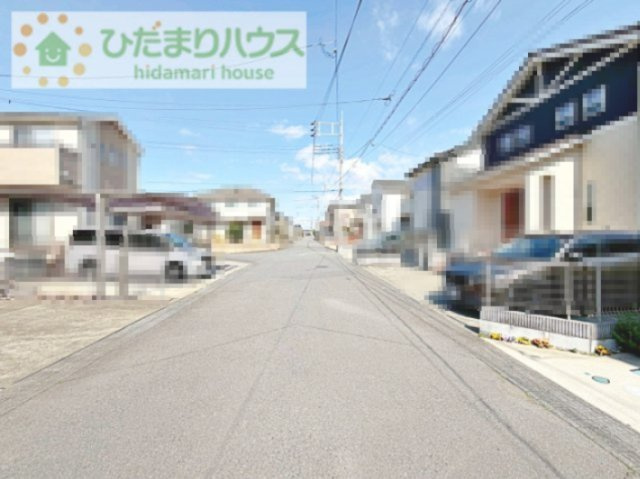 【前面道路含む現地写真】 | つくばみらい市陽光台2丁目　中古戸建 | 幅員6mの広々とした道路♪
