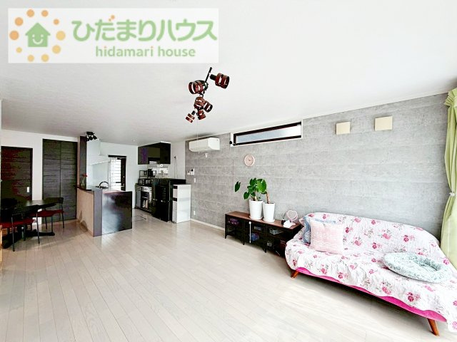【居間・リビング】 | つくばみらい市陽光台2丁目　中古戸建 | 広々とした23.6帖のLDKでお子様も楽しく遊べます(^^♪