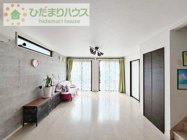 【居間・リビング】 | つくばみらい市陽光台2丁目　中古戸建 | 南向きで日当たりの良いLDK！