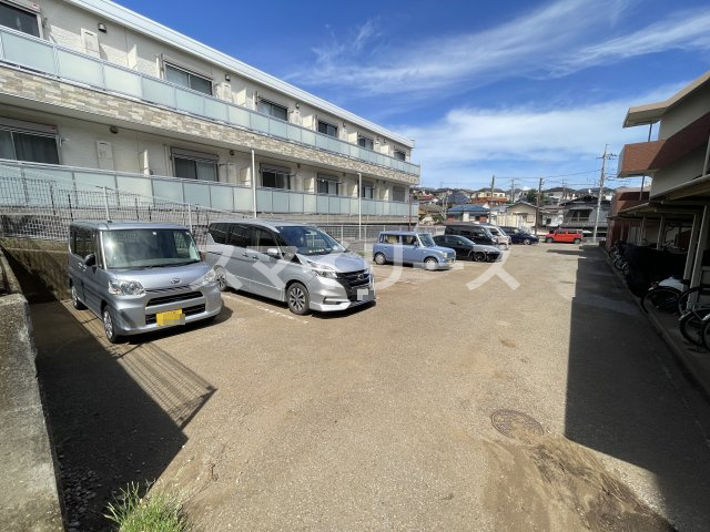 マーリーズホームの駐車場