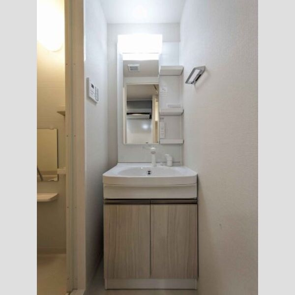 エムブイインプ新大阪の洗面所