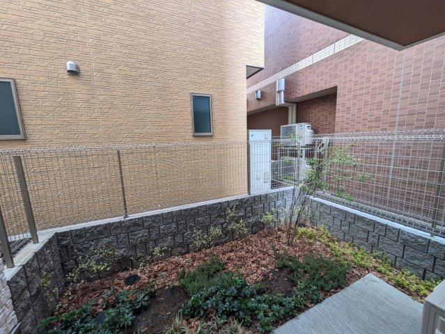 Ｄ-ｒｅｓｉｄｅｎｃｅ稲城のバルコニー