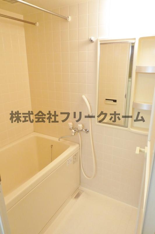 武蔵野市中町２丁目の賃貸マンションの浴室