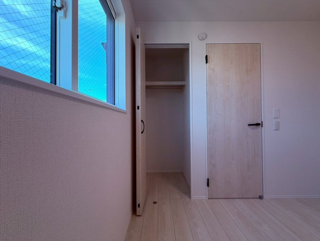 【収納】 | 豊島区千早４丁目　新築戸建て | 収納力のあるクローゼットで、お部屋をすっきりと保てます