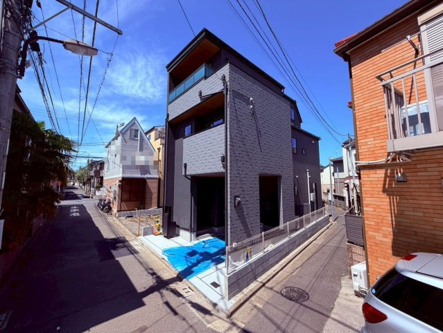 【外観】 | 豊島区千早４丁目　新築戸建て | 上質なデザインで魅力的な印象を与え、住まう誇りを感じられます