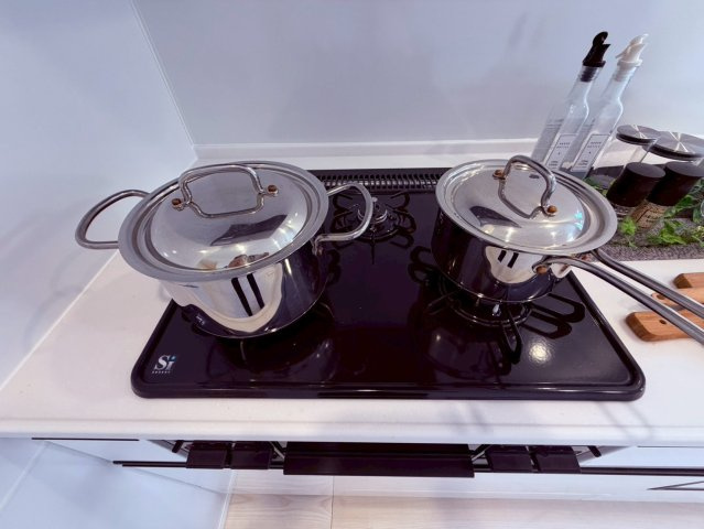 【キッチン】 | 豊島区千早４丁目　新築戸建て | 料理の幅が広がるガスコンロ付きで、本格的な調理が楽しめます