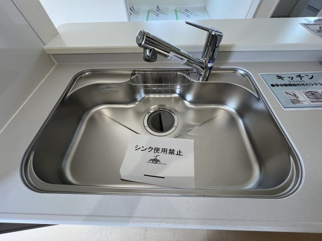 あきる野市伊奈　新築戸建全15棟のキッチン|浄水器付きシンク