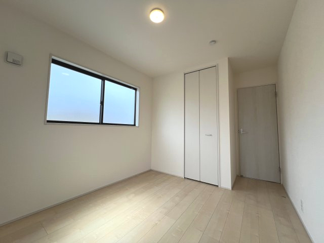 あきる野市伊奈　新築戸建全15棟の洋室|【洋室1】収納スペース