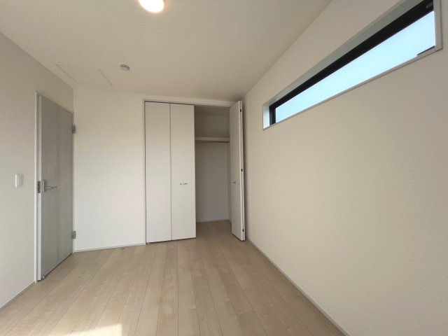 あきる野市伊奈　新築戸建全15棟の洋室|【洋室2】収納スペース