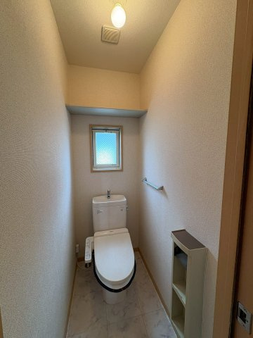 シャーメゾン逆瀬川A棟のトイレ|コンパクトで使いやすいトイレです