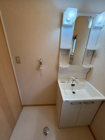 シャーメゾン逆瀬川A棟の洗面所|洗面所です