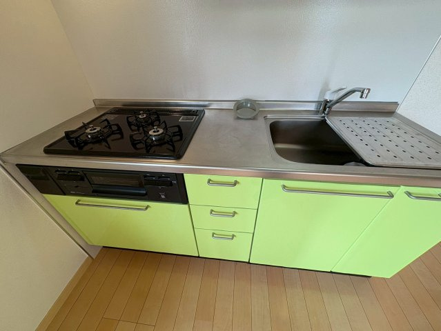 シャーメゾン逆瀬川A棟のキッチン|使いやすいキッチンです