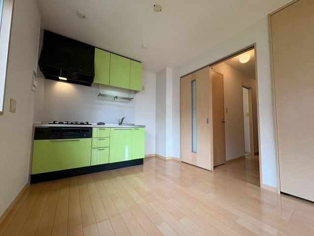 シャーメゾン逆瀬川A棟の居間・リビング|使いやすいリビングです