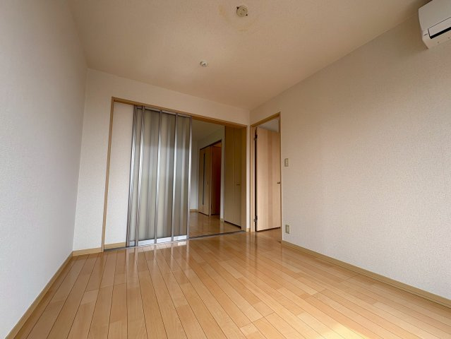 シャーメゾン逆瀬川A棟の居間・リビング|ゆったりとした居間です