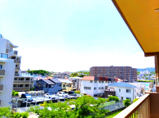 東仁川団地四号棟の展望|南側ベランダから望む。見晴らしが良いです。
