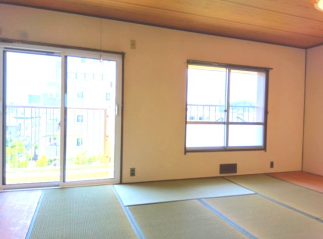 東仁川団地四号棟の和室|和室ならではの温かな和の空間で寛ぎの時間を過ごせます。