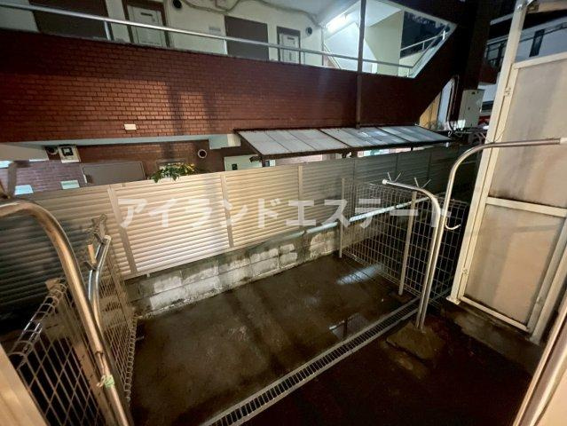 アパートメント駒沢　のバルコニー