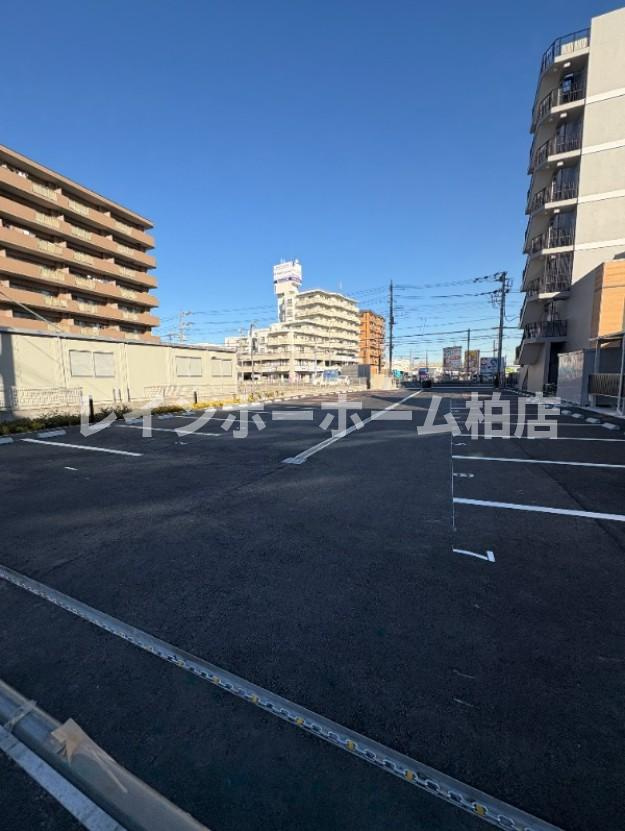 特典：仲介手数料が無料です!!の駐車場|チェーンゲート付きの平置き駐車場です