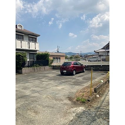 コスモハイツ柳瀬の駐車場