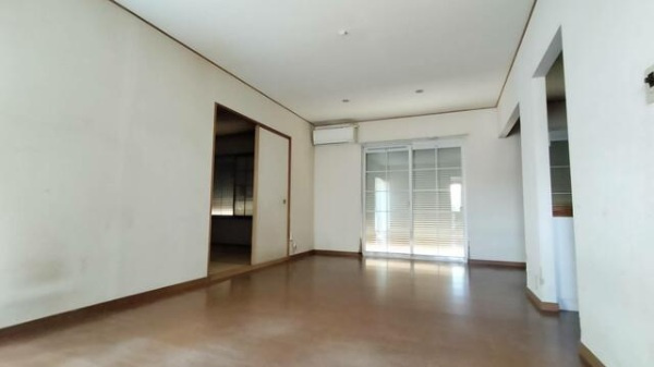 深谷市畠山　中古住宅の居間・リビング