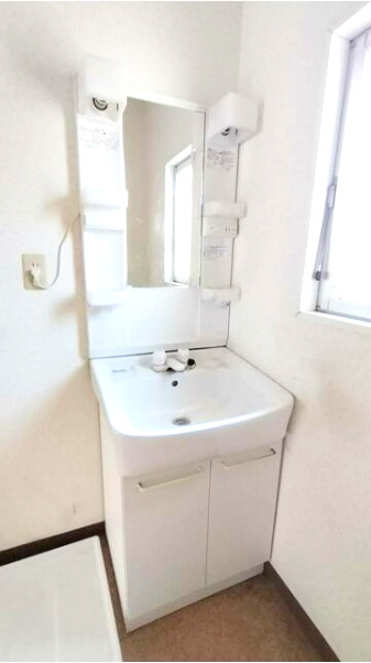 深谷市畠山　中古住宅の独立洗面台