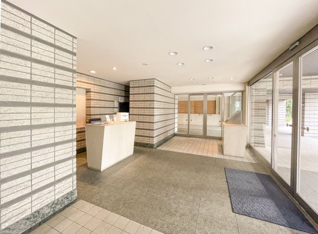 サーパス芦花公園のエントランス