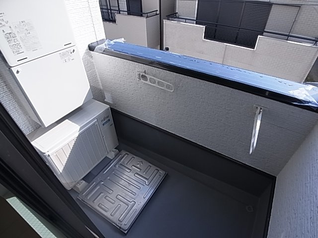 神戸市須磨区戎町４丁目のアパートのバルコニー
