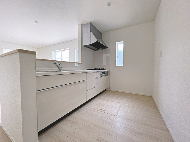 新築戸建・新築建売　郡山市安積町笹川第7　永盛小・安積中のキッチン|キッチンはカウンターになっているのでリビング全体を見渡すことができます！