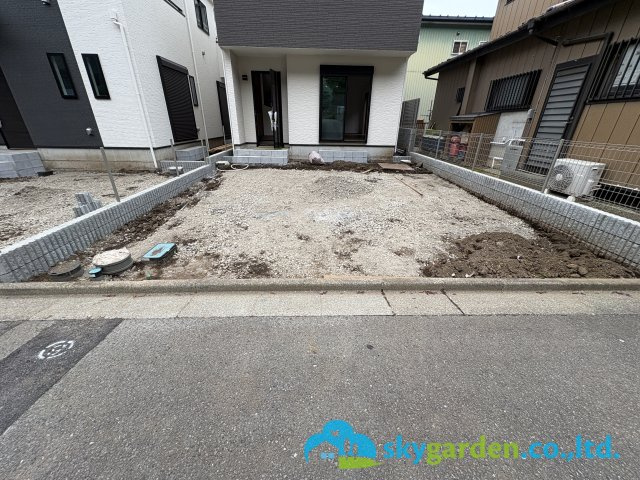 藤沢市大庭5221番　新築戸建　全3棟C号棟の駐車場|車種により並列２台駐車可
2026年７月１３日撮影