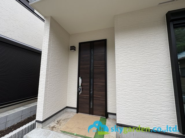 藤沢市大庭5221番　新築戸建　全3棟C号棟の玄関|玄関ポーチの様子