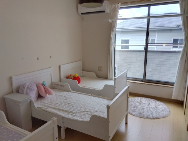 売中古戸建　三島市谷田の洋室|築4年の築浅物件なので室内綺麗です。気持ちよく住み始めていただけます。