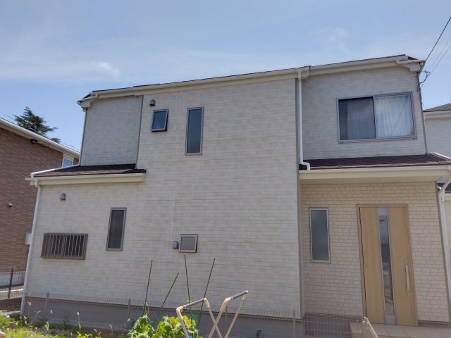 売中古戸建　三島市谷田の外観|閑静な住宅地に位置しています。車通りが少なく騒音も気にならない穏やかな環境です。