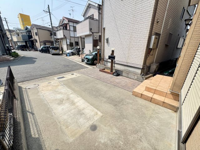 大阪府堺市西区草部1224−１６の駐車場