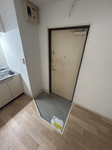 レジデンス三津屋の玄関