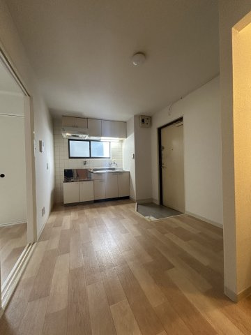 レジデンス三津屋の居間・リビング