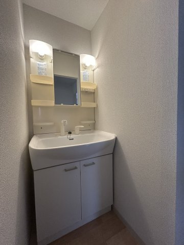 レジデンス三津屋の独立洗面台