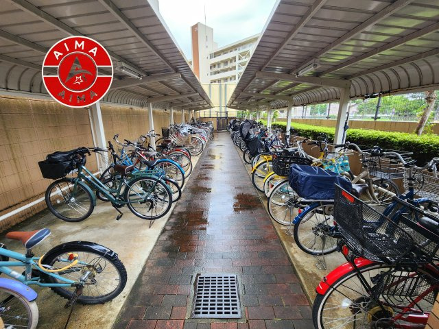 JGMヴェルデ板付中央公園の駐輪場|屋根付きの駐輪場で、自転車を雨から守れます。