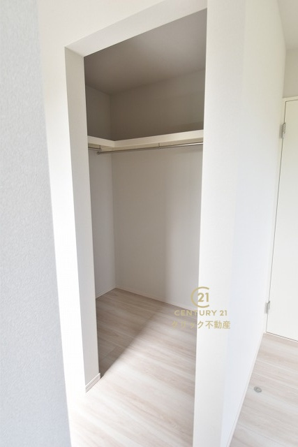 ケイアイフィット　水戸市住吉町　5期 　限定1棟！の収納|ウォークインクローゼットは自由度の高い収納スペース。服だけでなく、帽子やバッグなどもまとめて管理することができます。おしゃれが楽しくなりますね♪