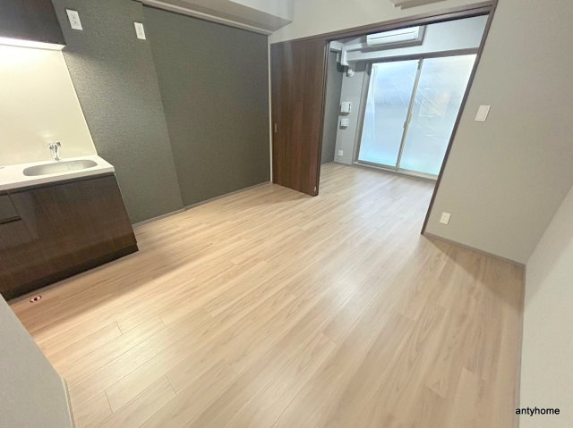 スプランディッド江坂III 仲介手数料無料の居間・リビング