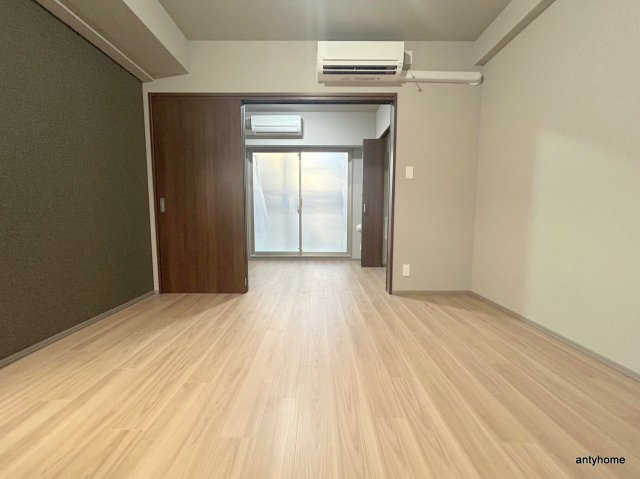 スプランディッド江坂III 仲介手数料無料の居間・リビング