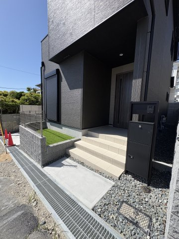 白川台６丁目 新築戸建ての庭|宅配BOX付き