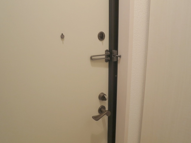 ソレーユのセキュリティ|安心のダブルロック・ドアガード付きの玄関ドアです♪