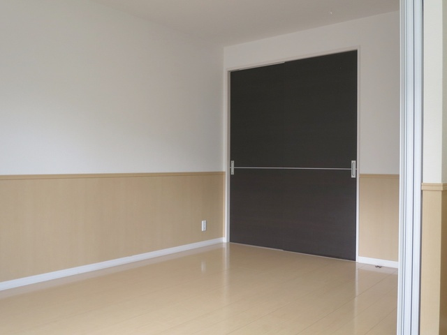 ソレーユの居間・リビング|逆アングルからみたリビングです♪