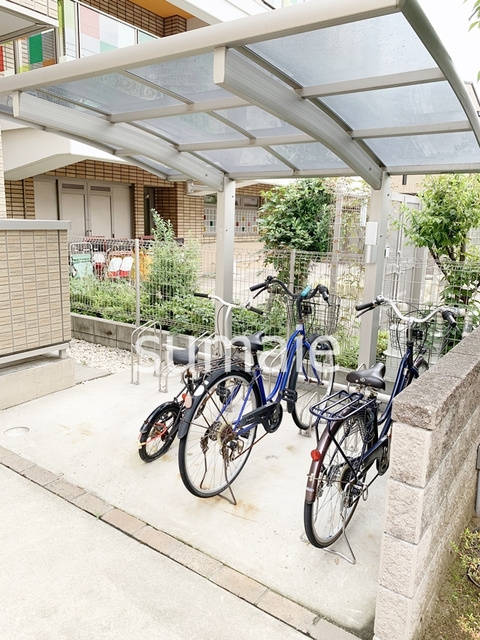 ソレーユのその他共用部分|屋根付き駐輪場です！